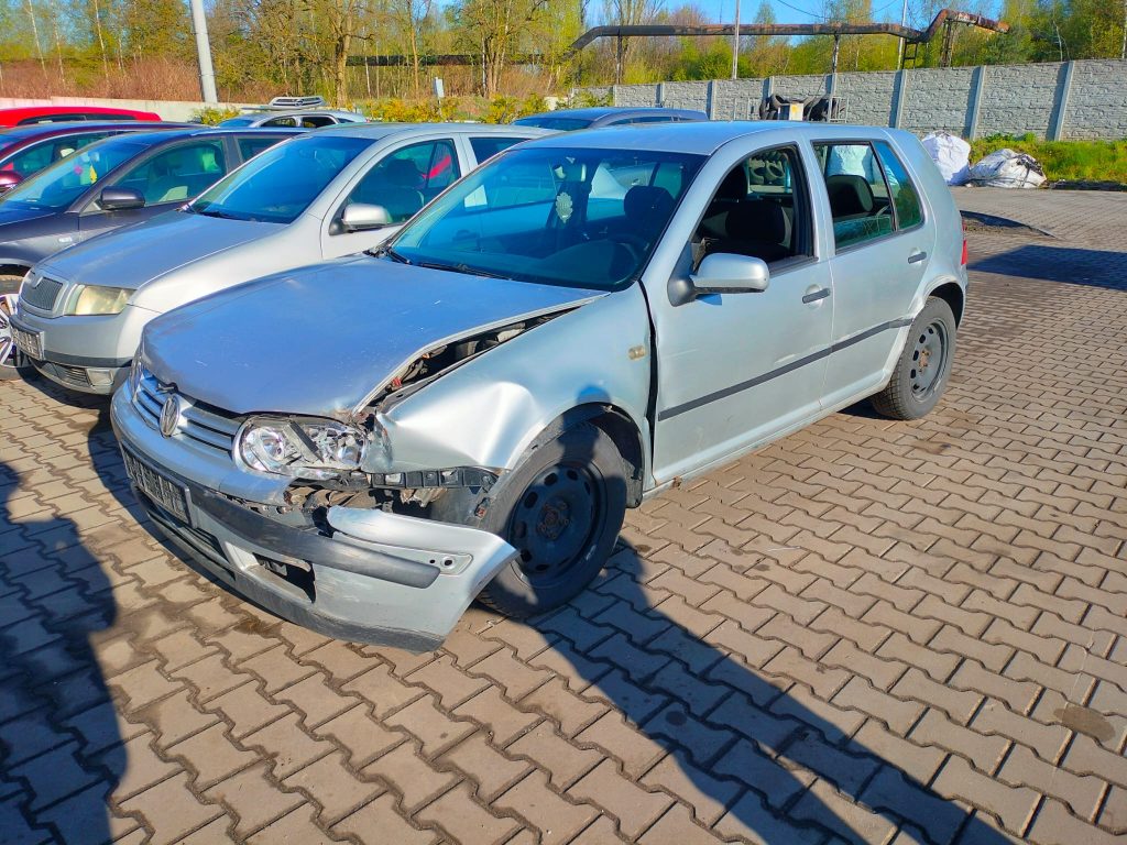 Złomowanie auta rozwiązuje problem z samochodem powypadkowym