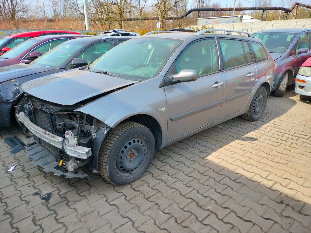 Uszkodzony samochód do złomowania