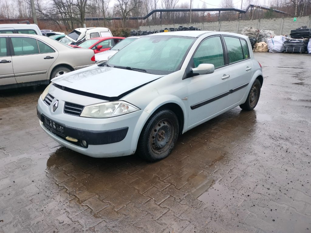 Auto w Stacji demontażu pojazdów
