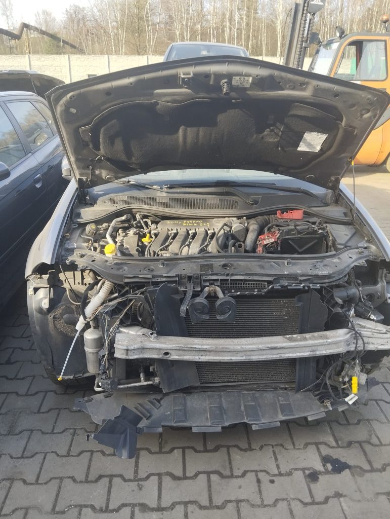 Rozbiórka na części pojazdu w auto złomie